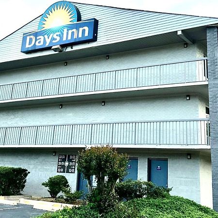Days Inn By Wyndham Charlotte Northlake Zewnętrze zdjęcie