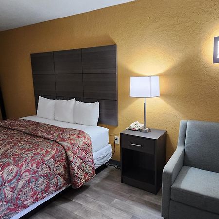 Days Inn By Wyndham Charlotte Northlake Zewnętrze zdjęcie