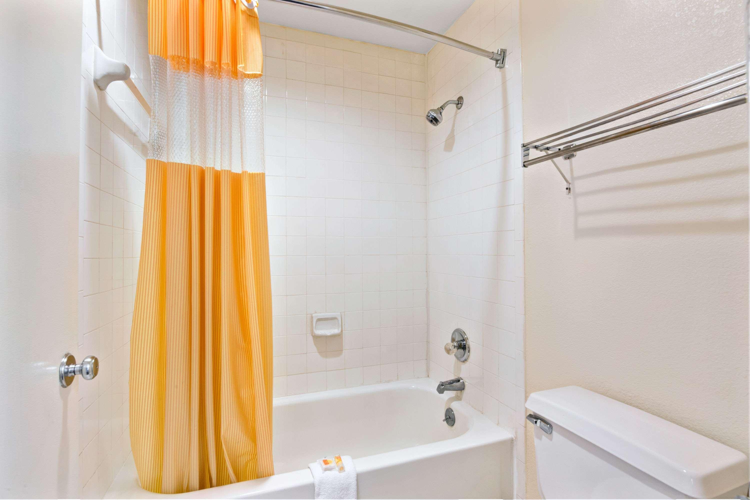 Days Inn By Wyndham Charlotte Northlake Zewnętrze zdjęcie